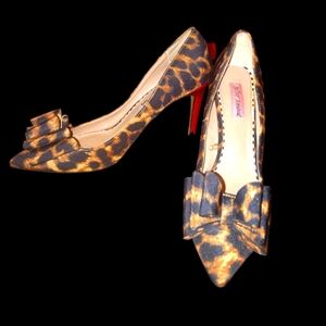 Betsey Johnson Women's Stiletto Heels Sz 8.5M Brown Cheetah Print Pointed Toe
